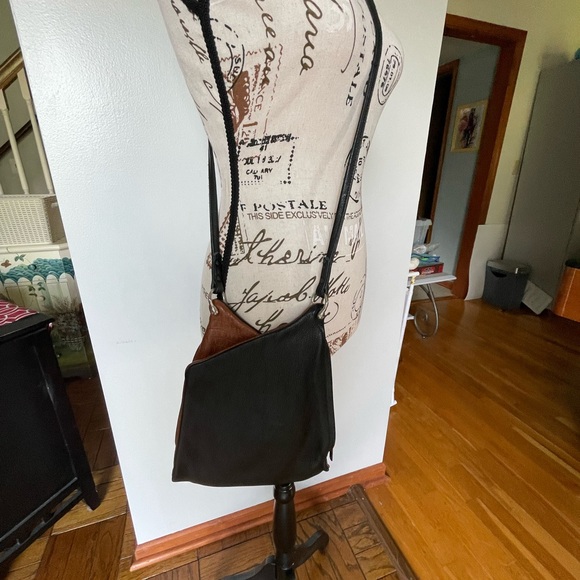 Thomas Leathers Dual-Sided Crossbody Bag - Picture 9 of 12